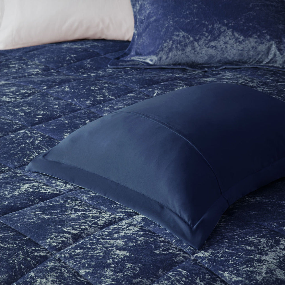 Twin/Twin XL Velvet Comforter Set with Throw Pillow